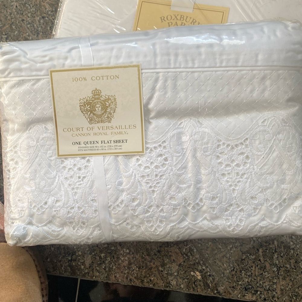 NWT court of Versailles queen flat sheet coronation white embroidered & 2 pillow